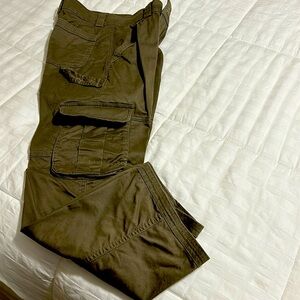 Abercrombie & Fitch green cargo pants size 26/2s